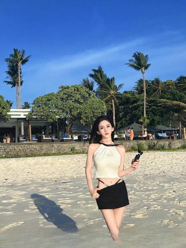 白嫩酥胸颜值御姐cc 图 3