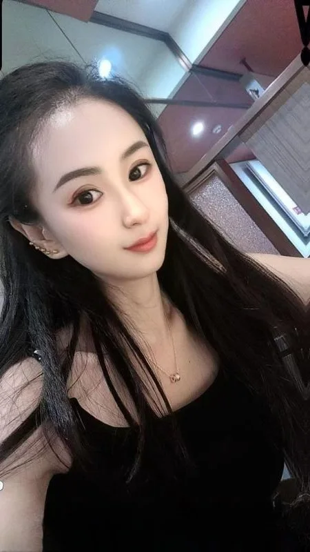 腰细臀圆的小骚逼