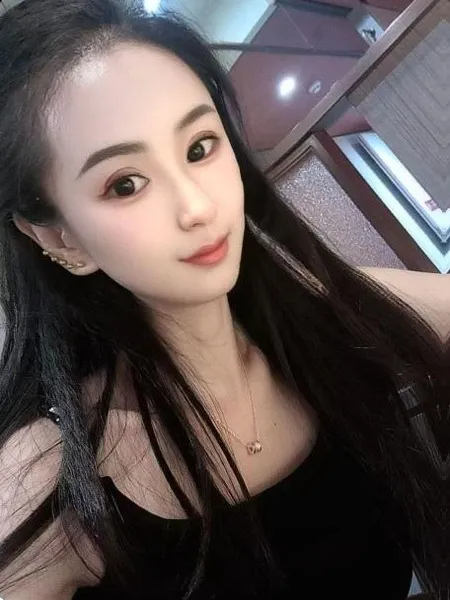 腰细臀圆的小骚逼
