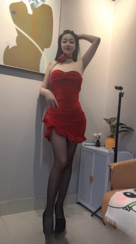 红衣舞娘
