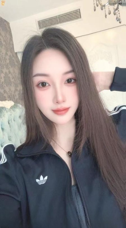 制服御姐Selina 图 3