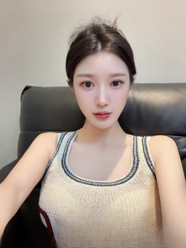 肤白貌美气质悠悠老师 图 2