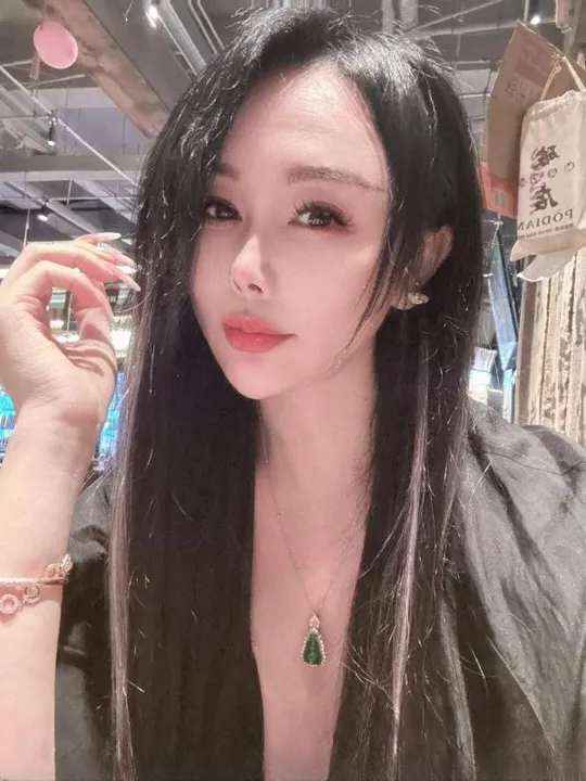 让人心动的气质骚货