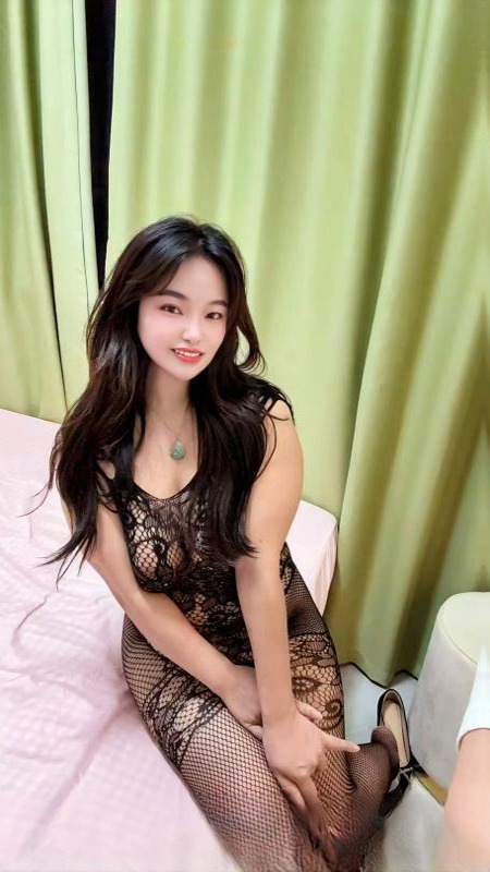 肉感肥臀老板娘 图 3