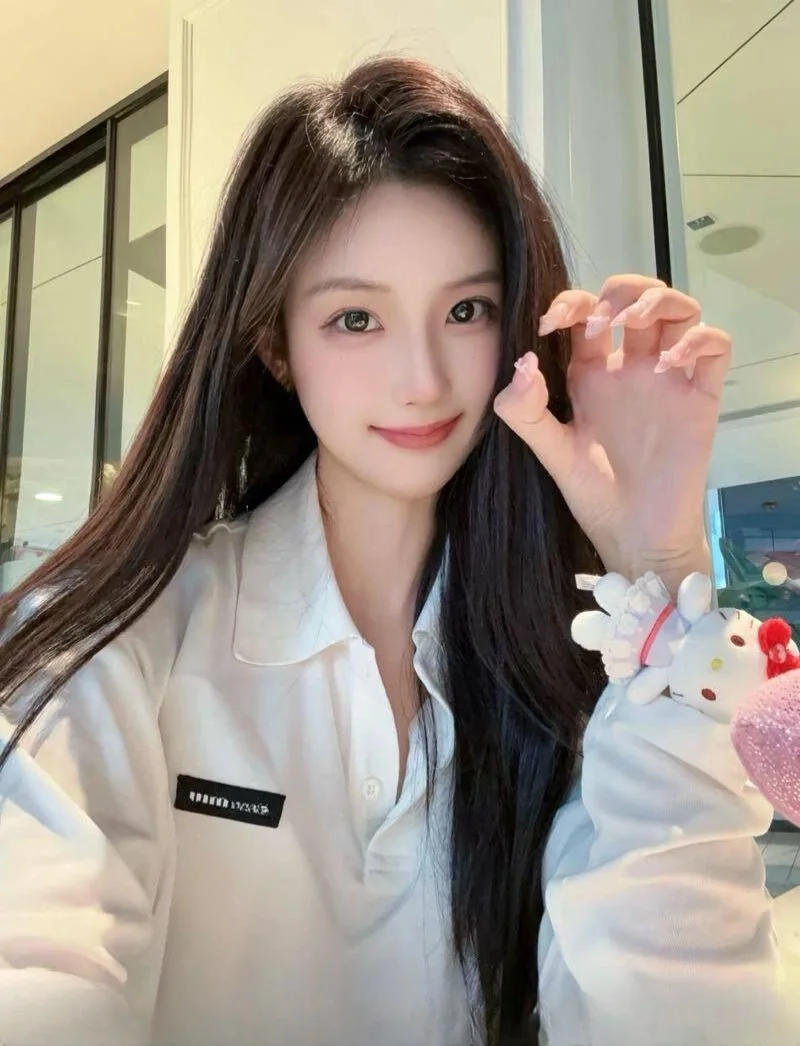 美乳女大学生 图 2