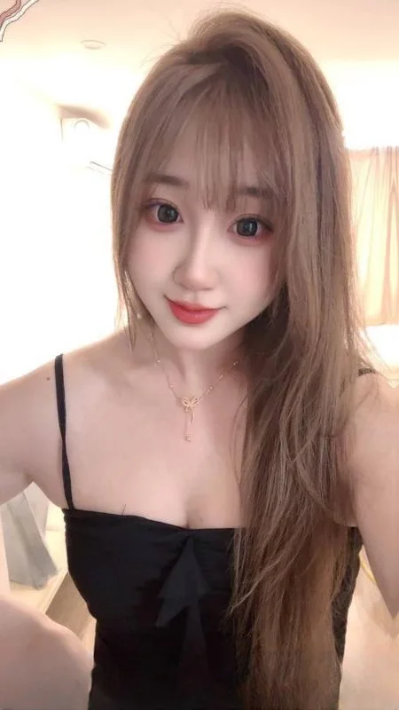 白嫩性感美女凡凡 图 2