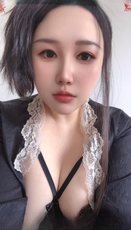 黑丝丰满小姐姐