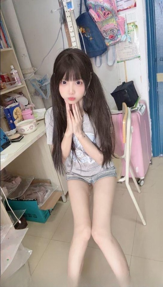 刚开苞双马尾嫩穴 图 2