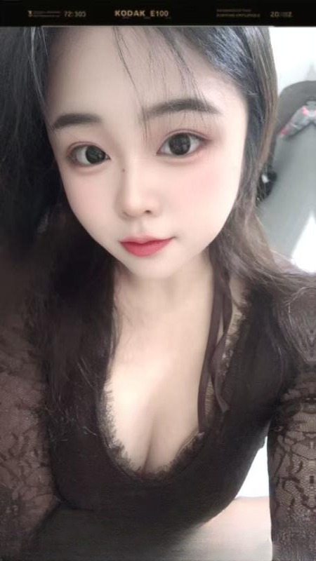 天桥大胸妹 图 2