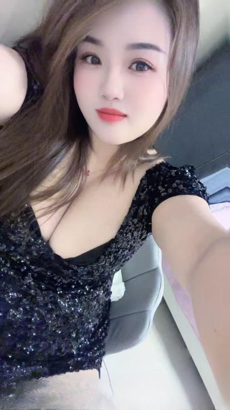 大胸蜜儿妹子 图 2