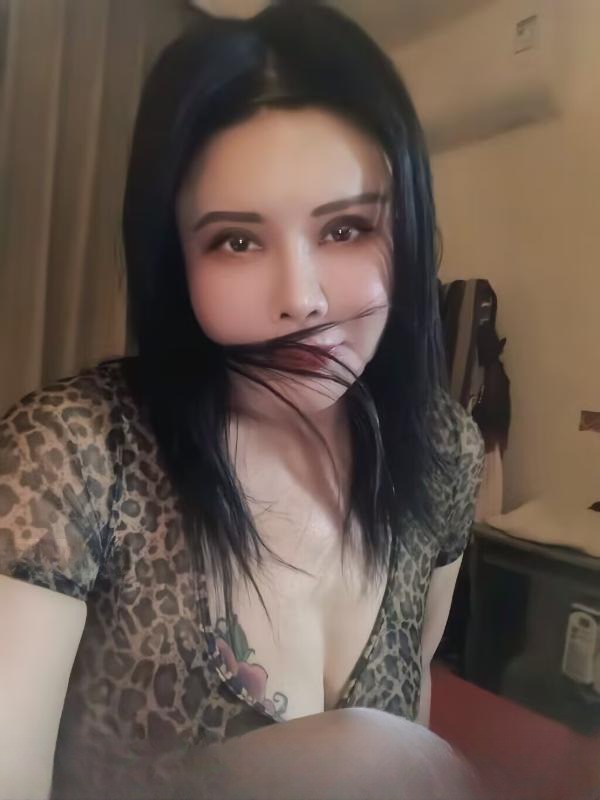 纹身花奶骚浪熟女 图 4