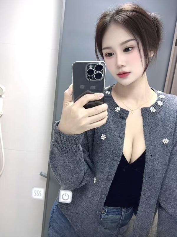 高颜值身材好口爆小姐 图 2