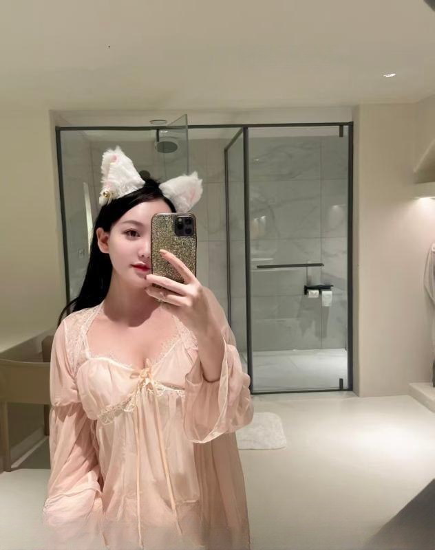 白嫩大眼萌妹 图 2