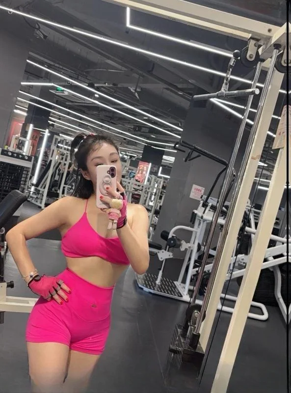 兼职蜜桃臀小姐姐 图 2