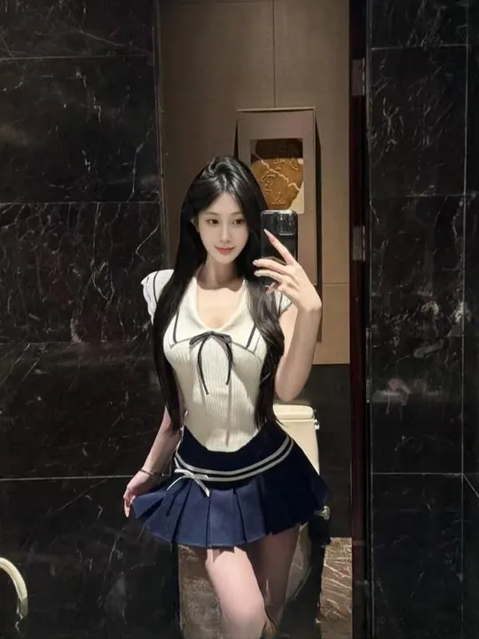 高颜值青春美少女
