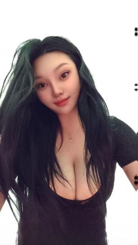 巨乳骚货人妻