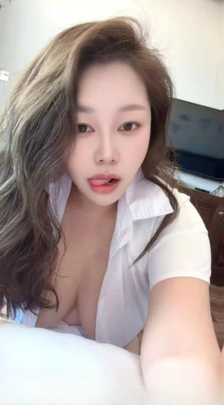 SM大奶风骚少妇 图 2