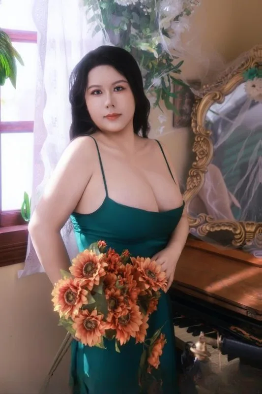 前凸后翘g奶少妇 图 3