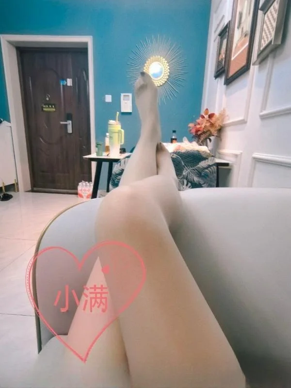龙首黑丝袜小满