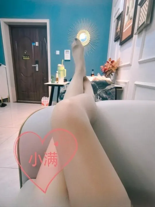龙首黑丝袜小满