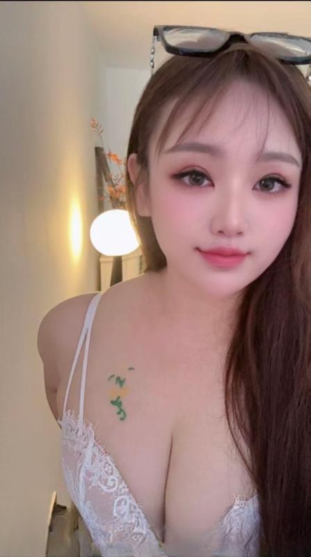 宝安大奶小甜甜