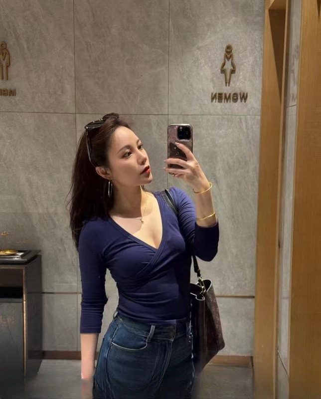 口爆美乳翘臀御姐 图 2