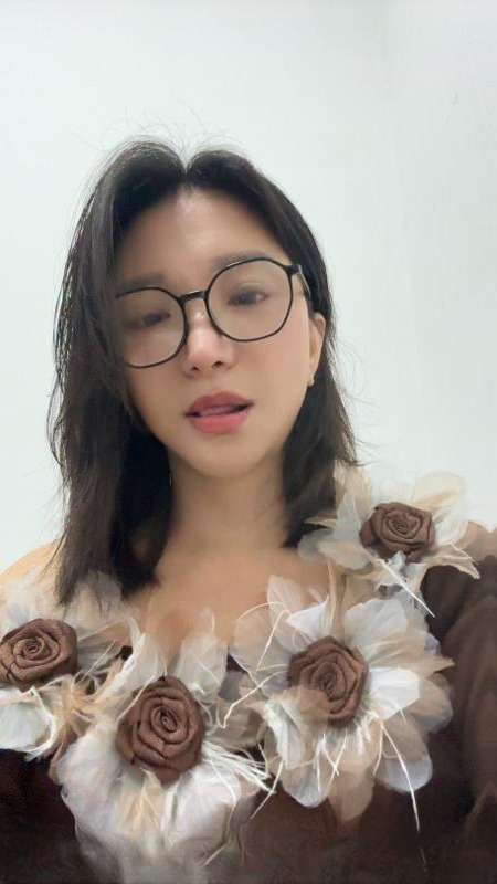 上城眼镜少妇小画 图 3