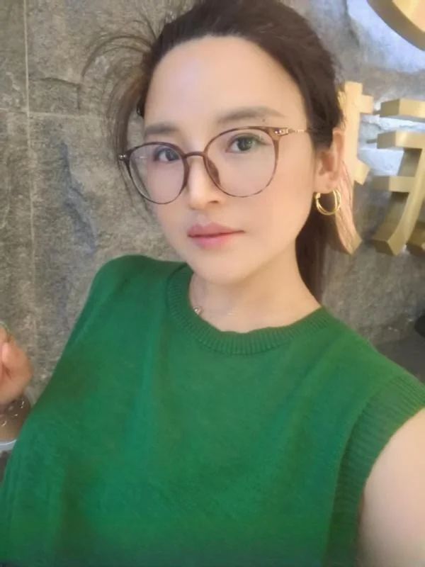 钟楼老板娘 图 2