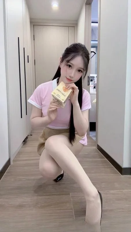 上城美乳御姐小依琳 图 2