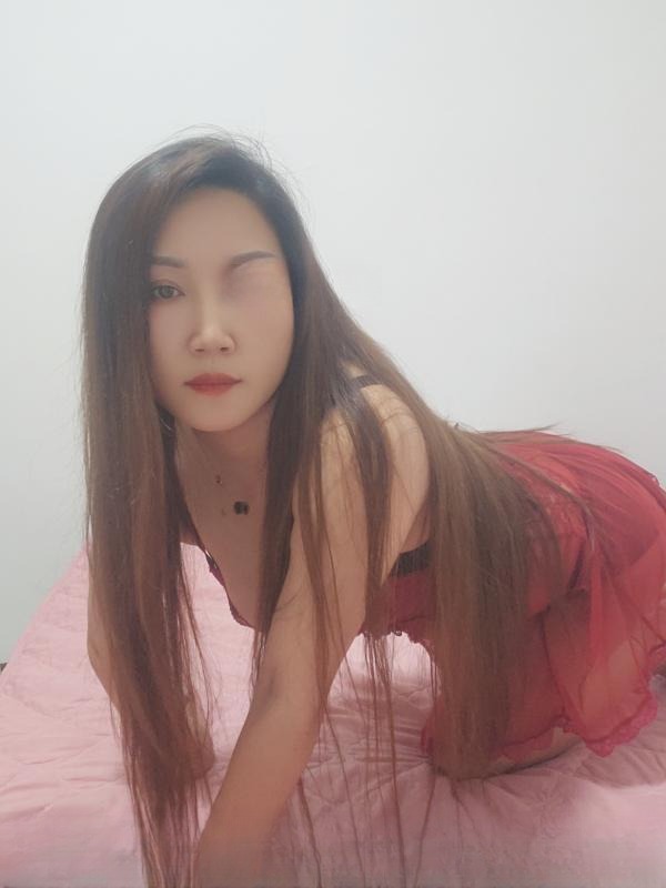 梅花园性感少妇
