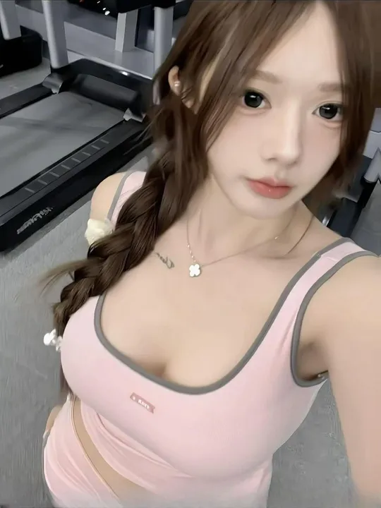 兼职小姐姐肤白貌美