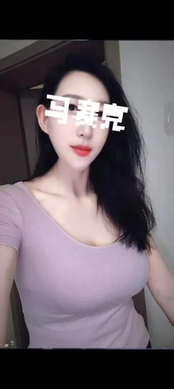 神似JULIA的小芳