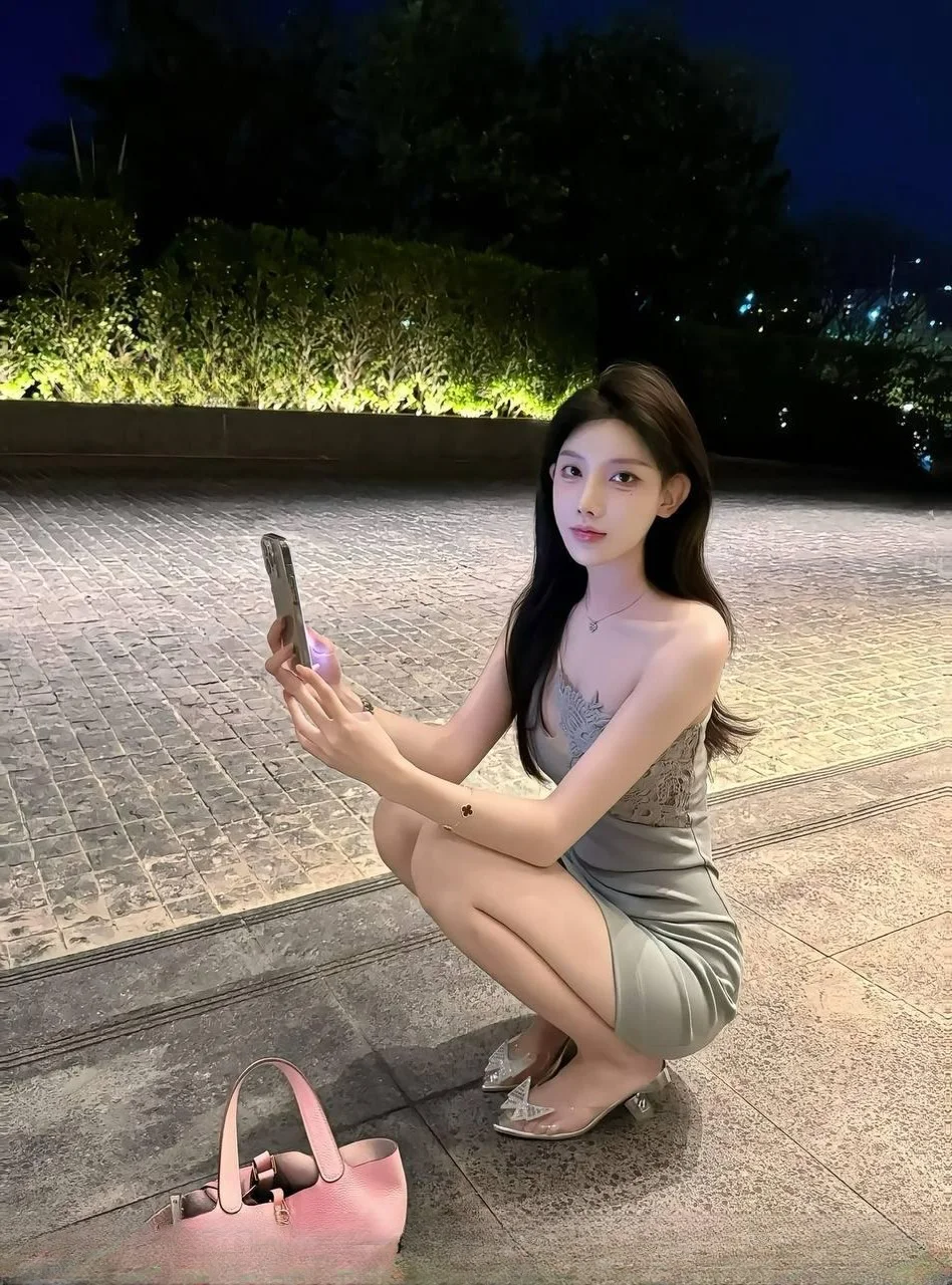 性感大长腿蜜桃臀小姐姐 图 2