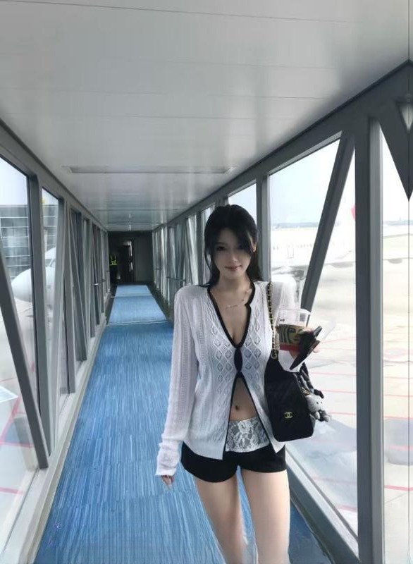 大胸多汁性感彤彤 图 3