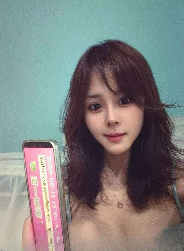 厕所后入大乳嫩妹 图 3