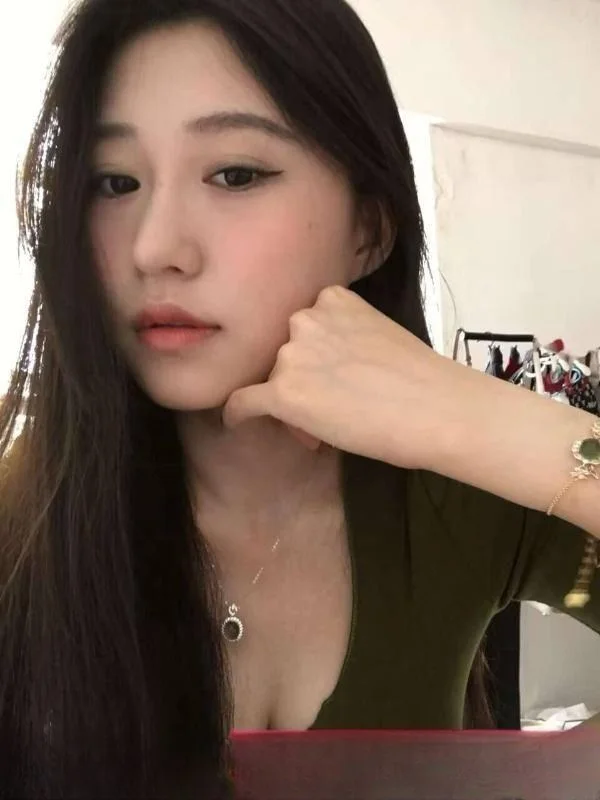 可吞精的骚货小婊子 图 2
