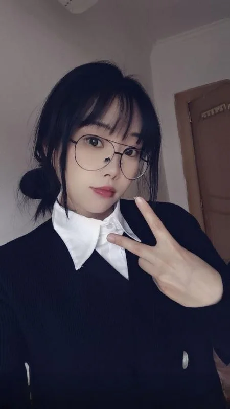 眼镜妹萌萌 图 3