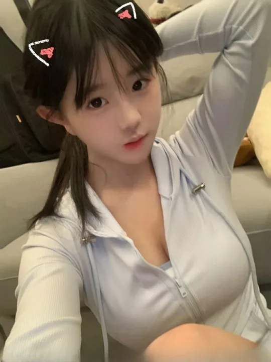 清纯大胸粉穴开苞女孩