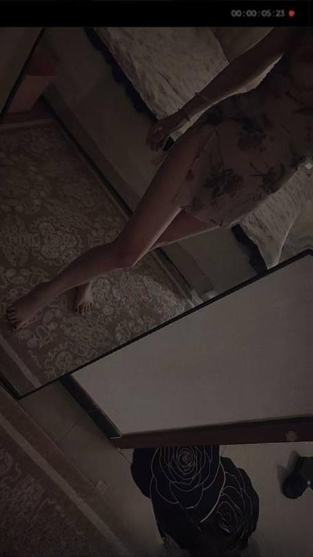 身材纤细颜值服务妹子 图 2