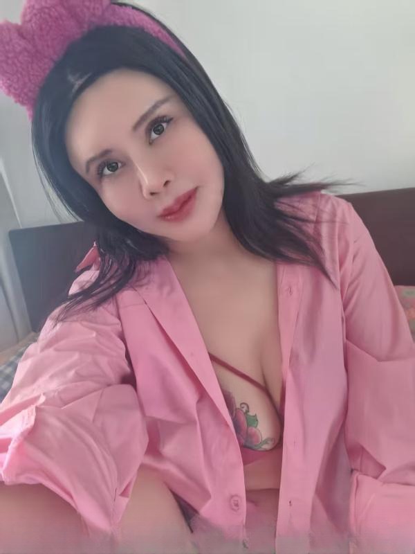 纹身花奶骚浪熟女