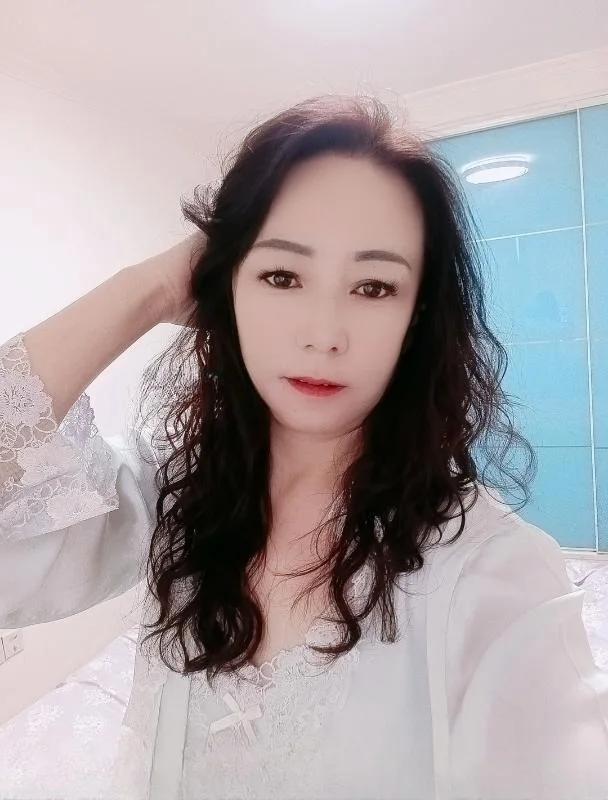 苗条骚熟女 图 4